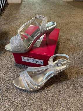 Silver Slipper Women's Silver Sparkle Heeled Sandals